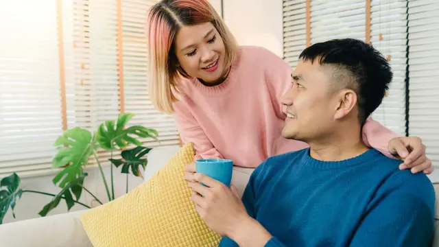 6 Hal Kecil Bikin Pasangan Jadi Baper  (photo by freepik.com)