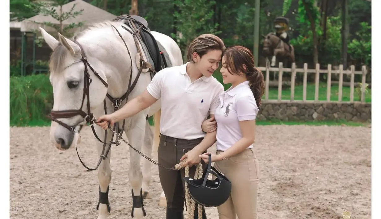 Hobi berkuda Jordi Onsu membuat pasangan pasangan ini kerap tampil bergaya saat olahraga bersama (Instagram @jordionsu)