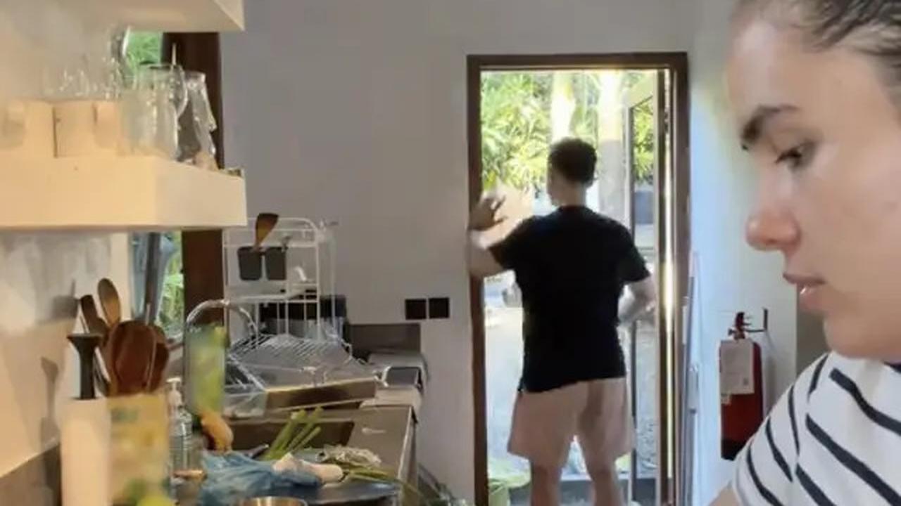7 Potret Dapur Rumah Nino Fernandez dan Steffi Zamora di Bali, Desain Memanjang Minimalis