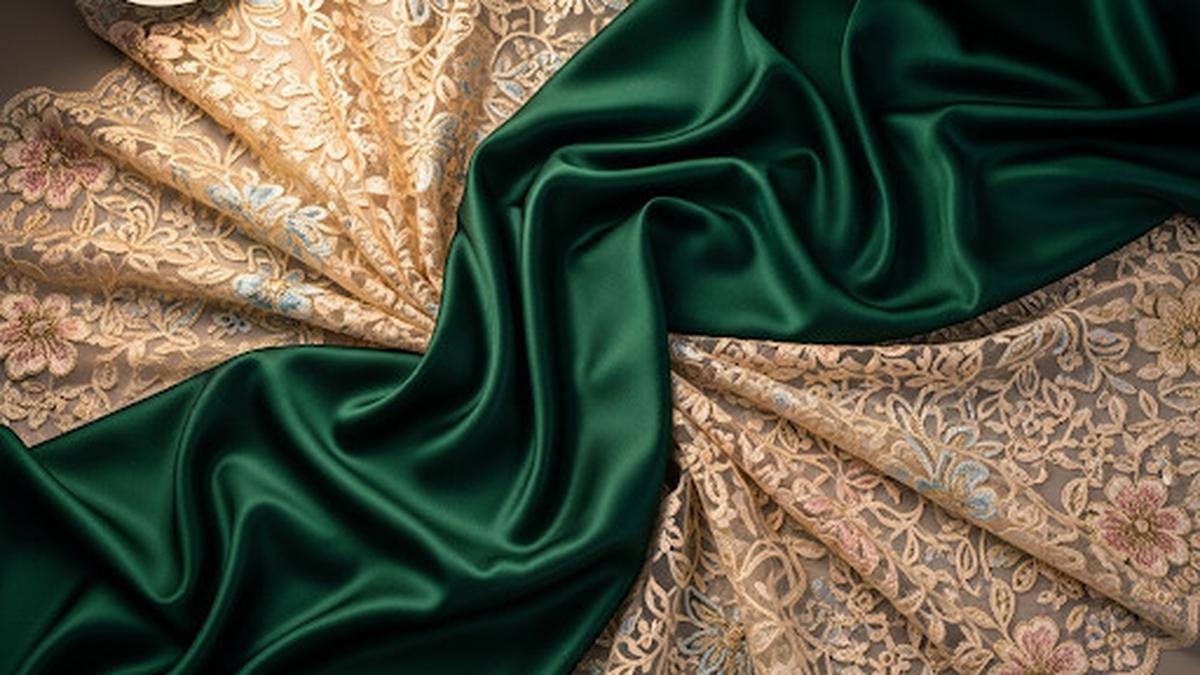 Inspirasi 10 Baju Brokat Kombinasi Satin Blazer Berstruktur, Perpaduan Elegan dan Modern