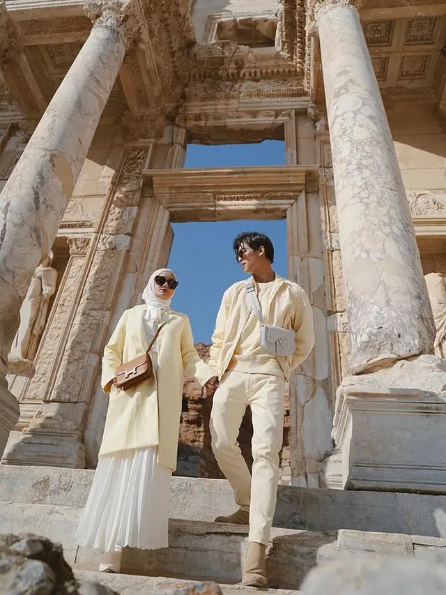 10 Potret Gaya Kompak Dinda Hauw dan Rey Mbayang, Selalu Gunakan Pakaian Couple