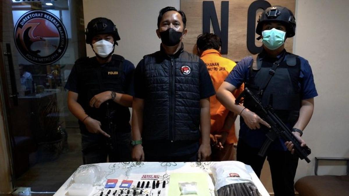 Modus Baru Peredaran Narkoba, Pakai Stiker Iklan ‘Sedot WC’