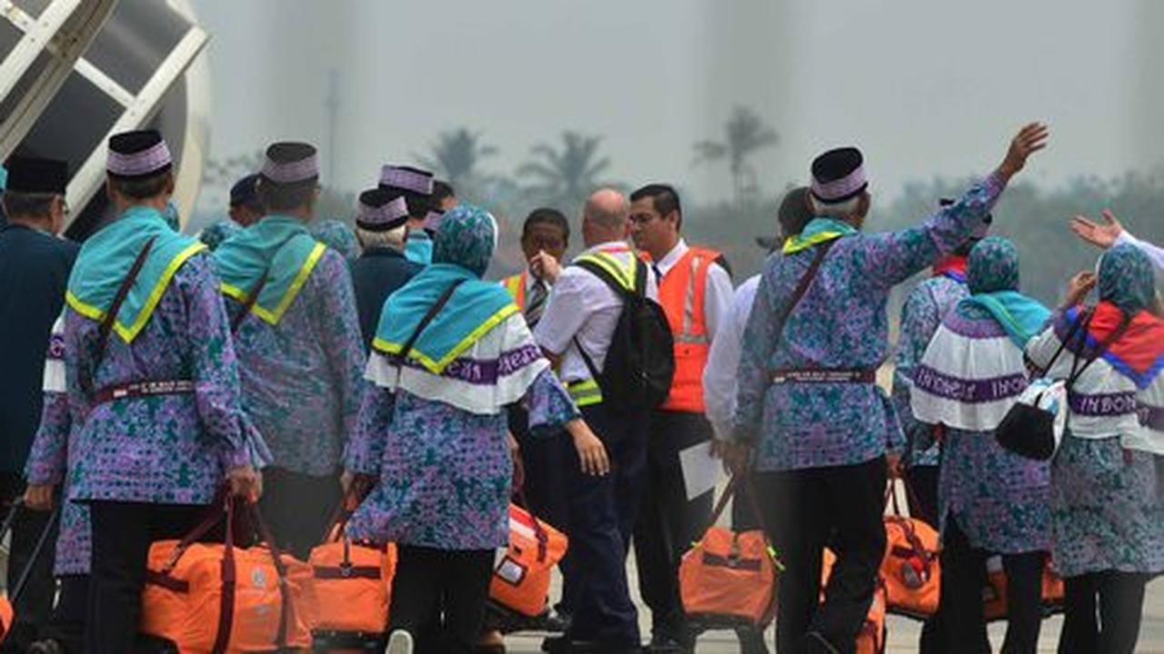 Tak terpengaruh insiden crane, calon haji Jatim tetap berangkat