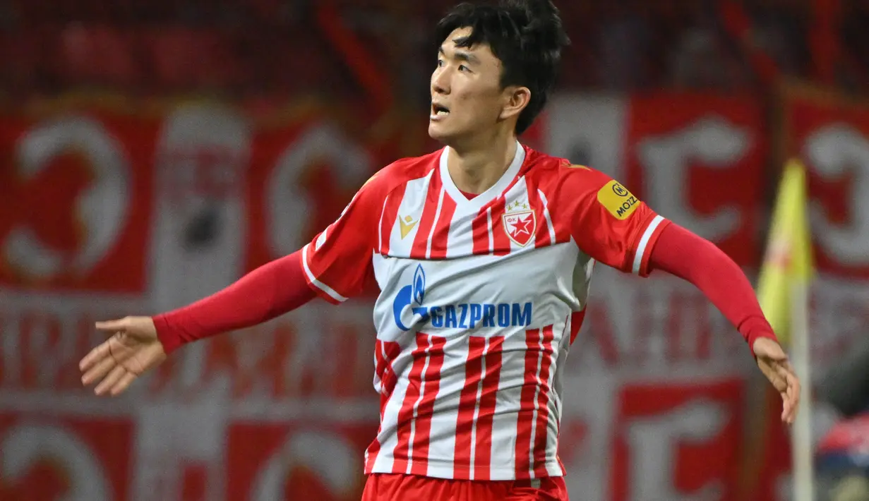 Sementara itu, Red Star sempat dua kali memperkecil ketinggalan lewat gol Hwang In-Beom dan Aleksandar Katai. (ANDREJ ISAKOVIC / AFP)