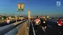 Peserta menyelesaikan perlombaaan lari 5K dan 10K saat kegiatan Bogor Running Race di jalan Tol Bogor Outer Ring Road (BORR), Bogor (01/04). Lomba lari ini diikuti oleh 3000 peserta baik dari dalam maupun luar negeri. (Merdeka.com/Arie Basuki)