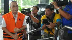 Tersangka kasus dugaan korupsi pembangunan Wisma Atlet SEA Games Palembang, Rizal Abdullah kembali menjalani pemeriksaan di KPK, Jakarta, Kamis (19/3/2015). (Liputan6.com/Herman Zakharia)