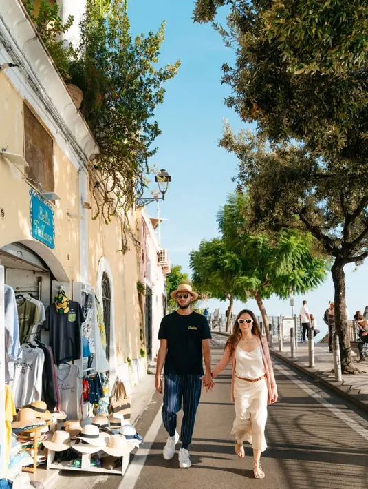 Wulan Guritno liburan bersama Sabda Ahessa di Italia [Instagram/wulanguritno]