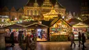 Pasar Natal yang hebat ini memiliki semuanya - hadiah Natal khas Jerman, dekorasi dan makanan, serta minuman dan hiburan. (Sina Schuldt/dpa via AP)