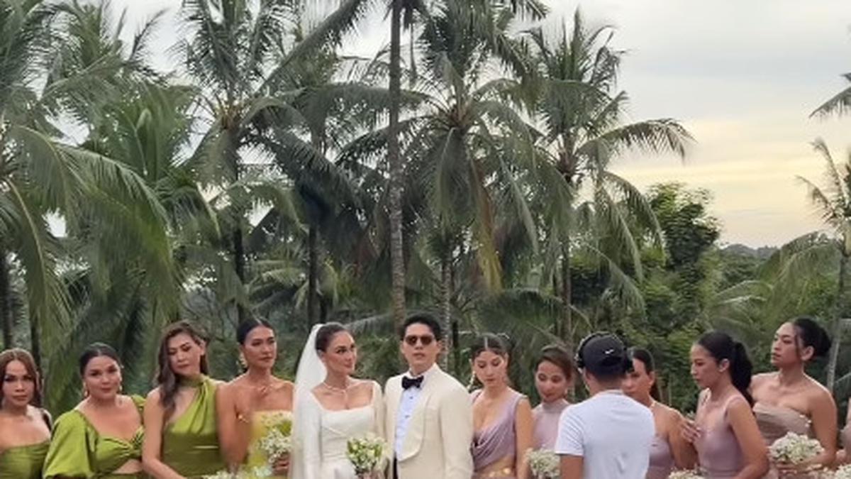 Ucap Sumpah Pernikahan, Luna Maya Tampil Cantik Bak Princess dengan Gaun Pengantin Klasik