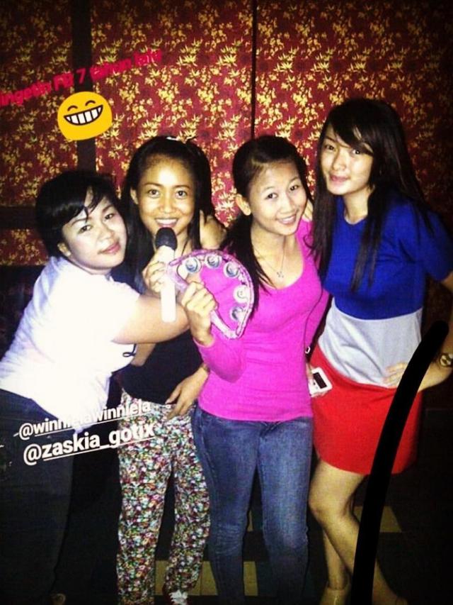 6 Foto Jadul Zaskia Gotik Saat Remaja, Gadis Polos Anak Tukang Ojek