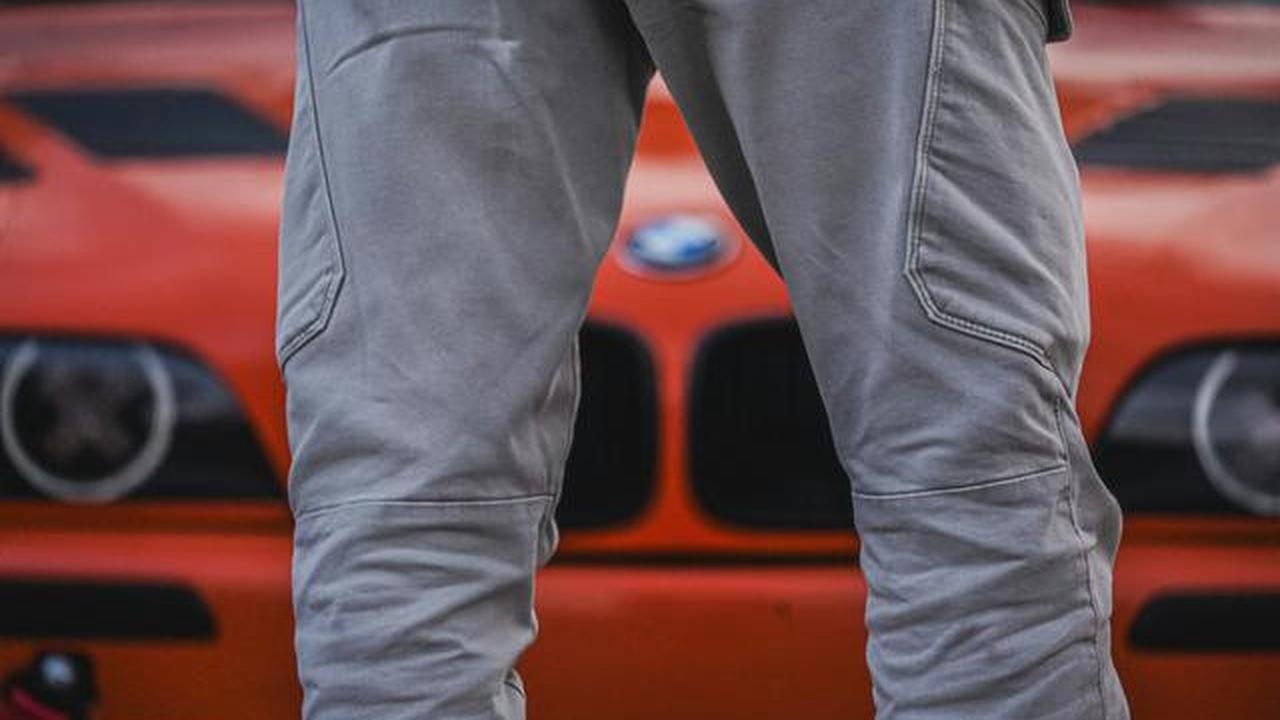 Harbolnas 11.11, Belanja 6 Model Celana Chino Pria yang Bikin Tampilan Simpe tapi Stylish