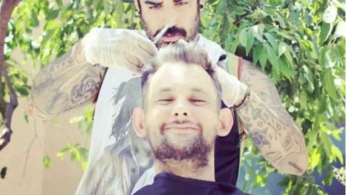 Pria Baik Hati ini Menyulap Gelandangan Jadi Selebriti (2)