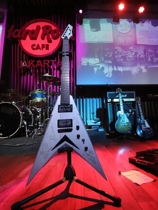 Lelang Gitar Megadeth