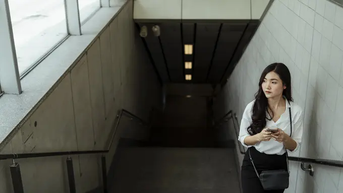 wanita oktober rasa kesepian