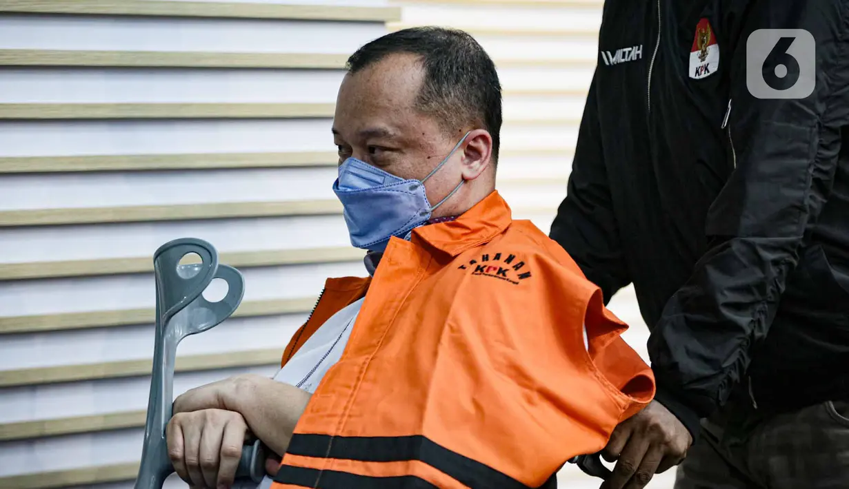 Mantan Direktur Utama PT Citra Lampia Mandiri (CLM) Helmut Hermawan usai dihadirkan pada rilis penahanan tersangka di gedung Merah Putih Komisi Pemberantasan Korupsi (KPK) Jakarta, Kamis (7/12/2023). (Liputan6.com/Faizal Fanani)