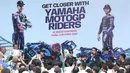 Ribuan siswa dan guru menyambut hangat kehadiran dua bintang MotoGP dunia tersebut dalam acara meet and greet yang berlangsung meriah. (Bola.com/M Iqbal Ichsan)