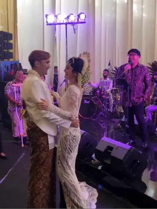 Ovi Dian dan Helmi Herman