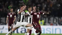Juventus vs Torino pada Minggu (7/5/2017) dinihari WIB berakhir imbang tanpa gol di babak pertama. (AFP / MIGUEL MEDINA)