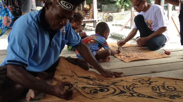 Kampung Asei Jayapura, Surganya Pelukis Kulit Kayu
