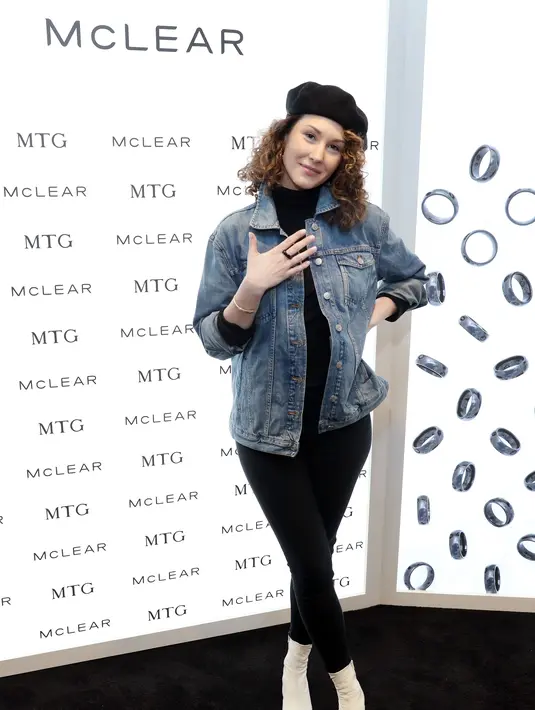 Pastinya Loren Allred miliki kecantikan yang alami ya! (ROB KIM / GETTY IMAGES NORTH AMERICA / AFP)