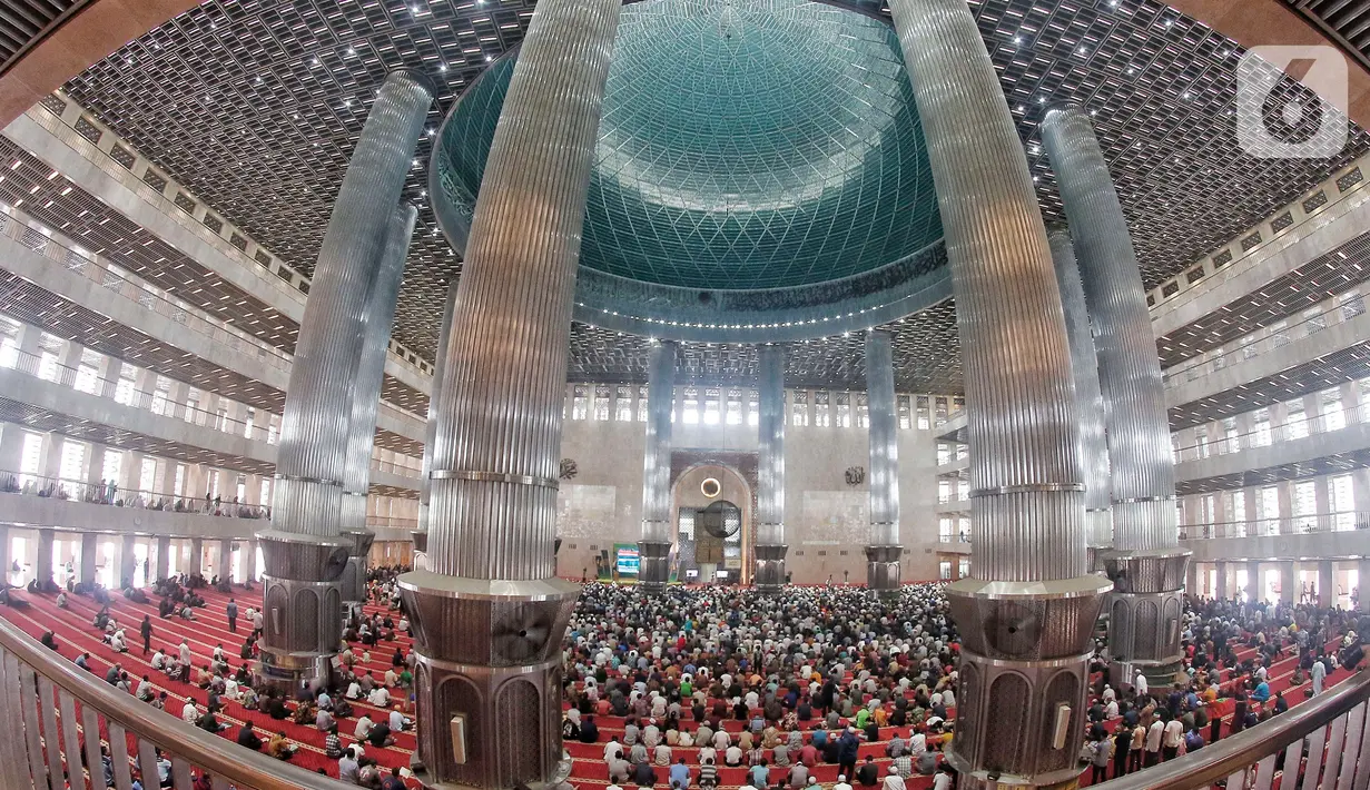Umat Islam saat mengikuti ibadah shalat Jumat pertama Ramadhan 1444 Hijriyah di Masjid Istiqlal,Jakarta, Jumat (24/3/2023). (Liputan6.com/Angga Yuniar)