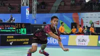 Tunggal putra Gatjra Piliang Fiqihilahi Cupu gagal menyumbangkan poin untuk Indonesia saat dijegal China 1-3 pada perempat final Kejuaraan Dunia Junior 2017 di Yogyakarta, Kamis (12/10/2017). (PBSI)