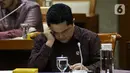 Menteri BUMN, Erick Thohir mengikuti rapat dengar pendapat umum dengan Panitia Kerja (Panja) DPR RI untuk skandal di PT Asuransi Jiwasraya (Persero), di Kompleks Parlemen, Jakarta, Selasa (29/1/2020). Erick Thohir diundang untuk membahas penyelesaian sengkarut Jiwasraya. (Liputan6.com/Johan Tallo)
