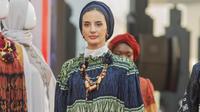 Koleksi Itang Yunasz di Indonesia Modest Fashion Day yang digelar di Dubai Expo 2020. (dok. Indonesia Modest Fashion Day)