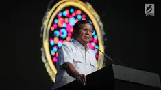 Ketua Umum Partai Gerindra Prabowo Subianto menyampaikan materi saat menjadi narasumber dalam Conference on Indonesia Foreign Policy 2017 di Jakarta, Sabtu (21/10). Diskusi tersebut membahas sebuah percakapan bipartisan. (Liputan6.com/Faizal Fanani)