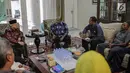 Wakil Presiden terpilih Ma'ruf Amin menggelar pertemuan dengan sejumlah pendeta dari Papua di kediamannya, Menteng, Jakarta, Kamis (5/9/2019). Selain silaturahmi, pertemuan Ma'ruf Amin dan para pendeta diduga terkait kondisi Papua dan Papua Barat beberapa hari terakhir. (Liputan6.com/Faizal Fanani)