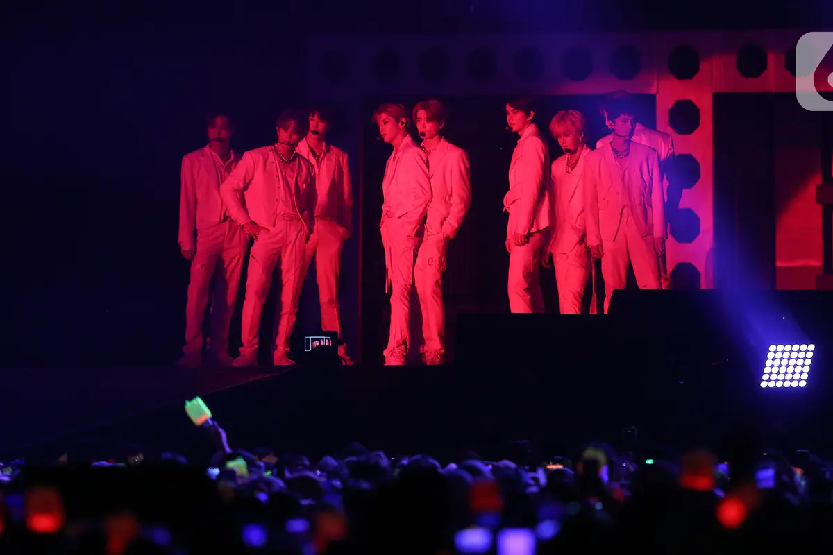 Serba Putih, NCT 127 Sapa Penggemar di Indonesia