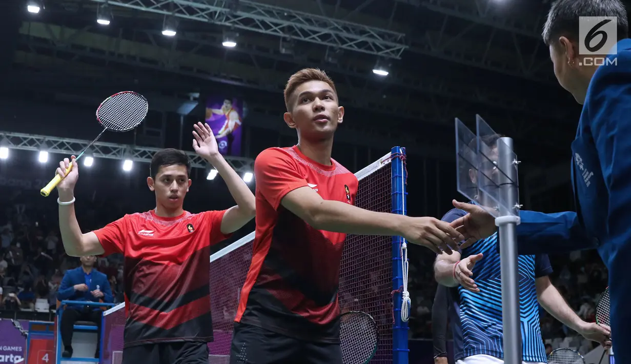 Ganda putra Indonesia, Fajar Alfian/M Rian Ardianto usai melawan pemain India, Manu Attri/Sumeeth Reddy Buss pada perempat final Bulutangkis Beregu Putra Asian Games 2018 di Jakarta, Senin (20/8). (Liputan6.com/Helmi Fithriansyah)