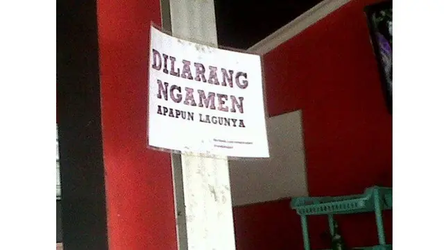 6 Tulisan Dilarang Ngamen Ini Bikin Tepuk Jidat