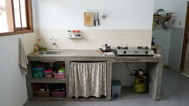 Dapur Memanjang 1,5 Meter dengan Meja Cor Minimalis