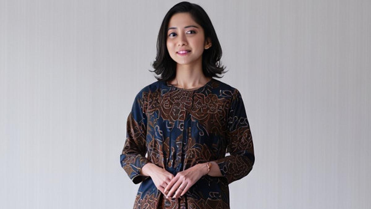 8 Model Dress Batik Kantoran, Gunakan Padu Padan Ini Agar Penampilan Tidak Kaku di Hadapan Rekan Kerja