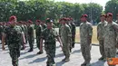 Citizen6, Surabaya: Sebanyak 59 orang pasukan khusus TNI AL dari Satuan Komando Satpaska danYontaifib Marinir laksanakan kursus terjun Bebas (free fall) di Pusdiksus Kodikopsla Kobangdikal, Senin, (24/9). (Pengirim: Penkobangdikal)