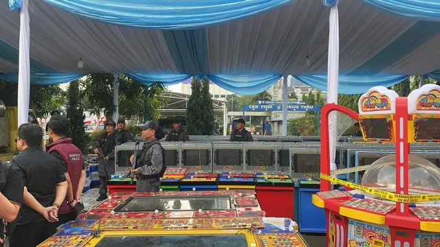 Barang bukti kasus dugaan perjudian, pornografi, dan tindak pidana pencucian uang (TPPU) melalui sistem elektronik aplikasi HOT51. (Liputan6.com/Rifqy)