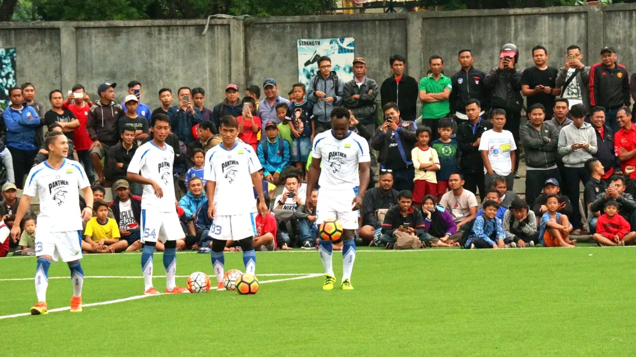 Michael Essien Persib