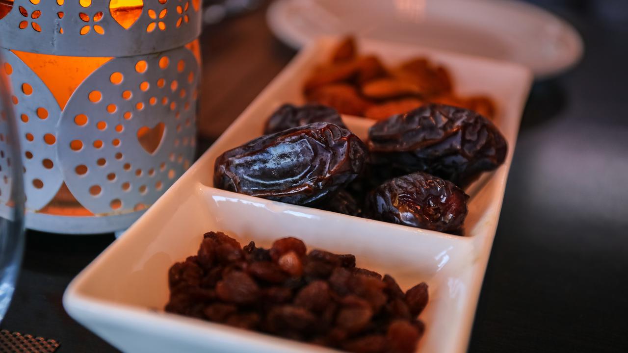 Ilustrasi sajian kurma ketika berbuka puasa/ Pixels
