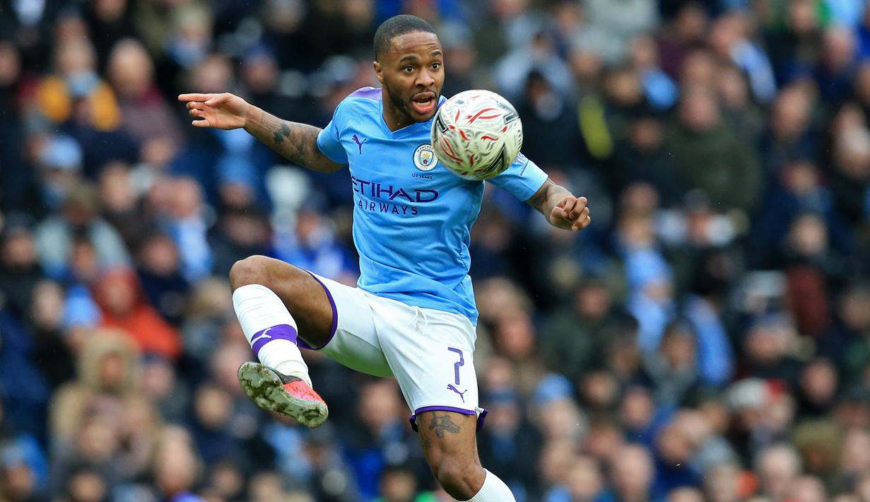 4. Raheem Sterling - Kedatangan Guardiola mengubah nasib pemain berusia 25 tahun ini di Manchester City. Sterling menjelma jadi penyerang yang kreatif Manchester City di bawah asuhan Pep Guardiola. (AFP/Lindsey Parnaby)