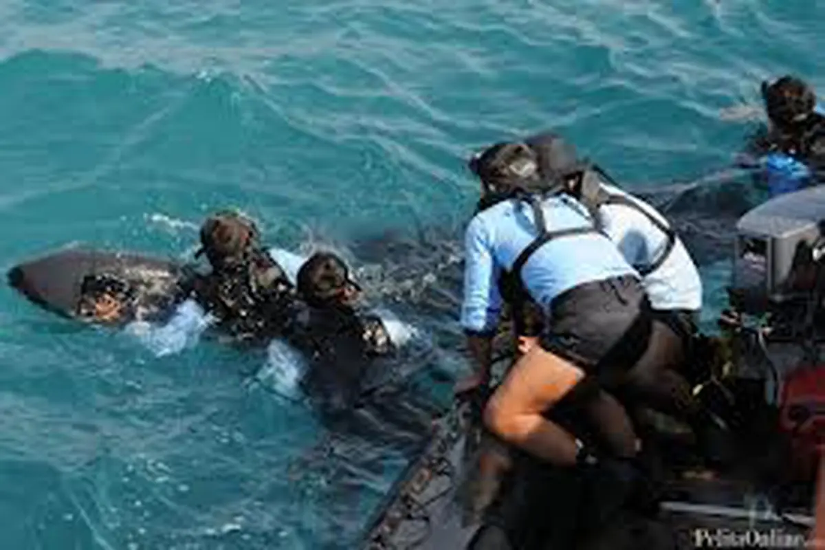 Pasukan Katak TNI AL Diterjunkan Cari Pesawat AirAsia QZ8501