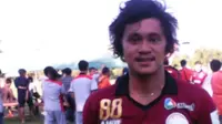 FOKUS - Rizky Pellu masih tetap fokus bermain sepak bola meski Kompetisi sepak bola nasional te;ah terhenti. (Bola.com/Ahmad Latando)