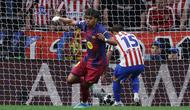 Barcelona sempat unggul lebih dullu lewat aksi Lamine Yamal di menit ke-4 dan Ferran Torres (24). Tampak dalam foto, penyerang Barcelona asal Spanyol, Lamine Yamal (kiri) merayakan golnya saat pertandingan leg kedua perempat final Liga Champions 2025/2026 melawan Club Atletico de Madrid di Stadion Metropolitano, Madrid pada Selasa 14 April 2026 waktu setempat atau Rabu (15/4/2026) dini hari WIB. (Thomas COEX/AFP)