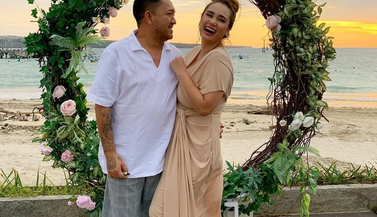 Feby Febiola dan Franky Sihombing (Instagram/febyfebiola_)