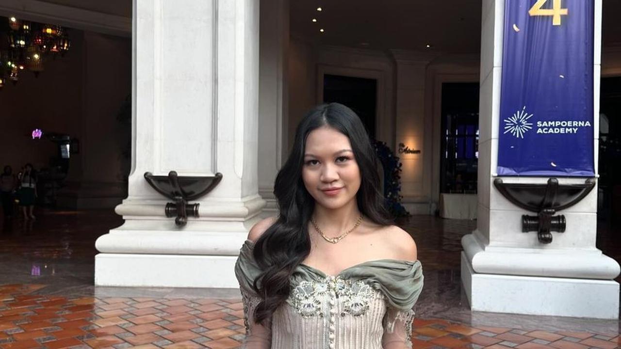 Momen wisuda tersebut disambut dengan bahagia oleh banyak pengikut Bimbim, yang juga memberikan pujian atas kecantikan Lula, terutama saat mengenakan kebaya.<br>