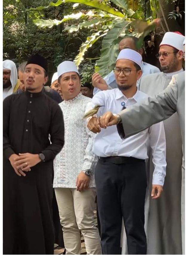 7 Editan Kocak Irfan Ghafur Nyempil di Video Artis, dari Fuji hingga Chelsea Islan