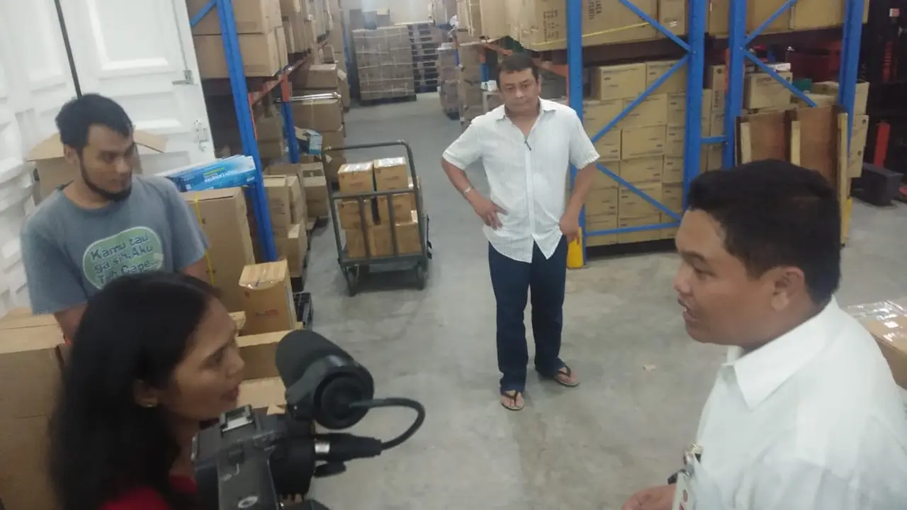 Sidak KPPU di gudang distributor masker