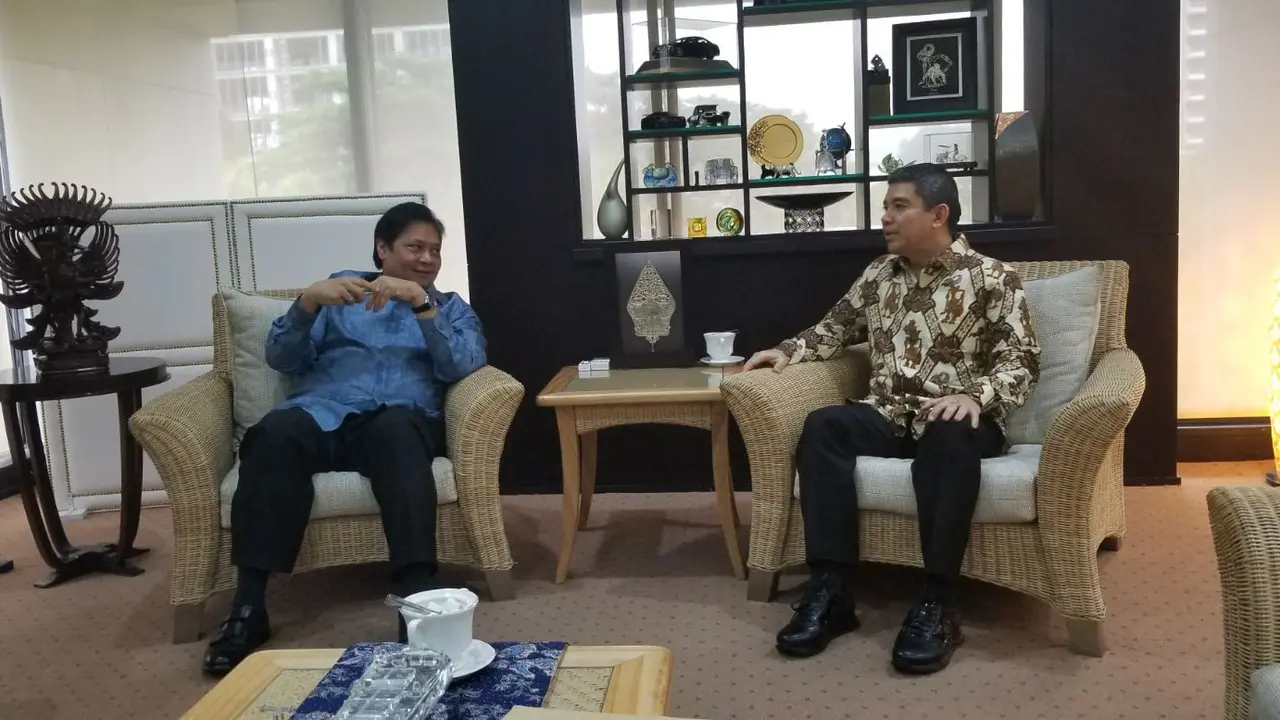 Dubes RI untuk Ukraina Yuddy Chrisnandi bertemu dengan Ketua Umum Partai Golkar Airlangga Hartarto (Istimewa)