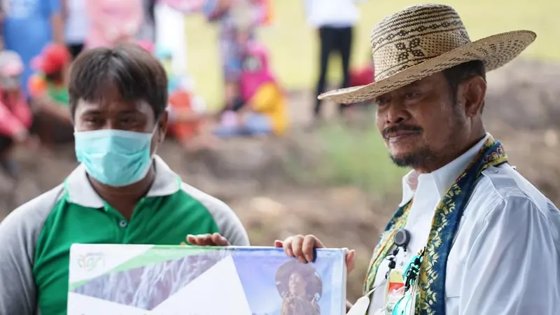 Menteri Pertanian Syahrul Yasin Limpo melakukan kunjungan kerja di Desa Gadabung Kecamatan Pandih Batu Kabupaten Pulang Pisau, Kalimantan Tengah, Rabu, 10 Februari 2021.