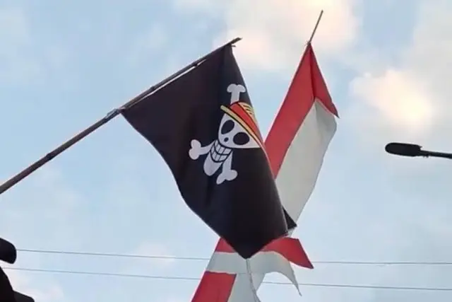 Pengibaran Bendera One Piece Bersamaan dengan Perayaan HUT RI ke-80